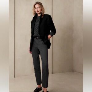 Women’s Banana Republic Hayden Tapered Pant in Heathered Charcoal- Size 2